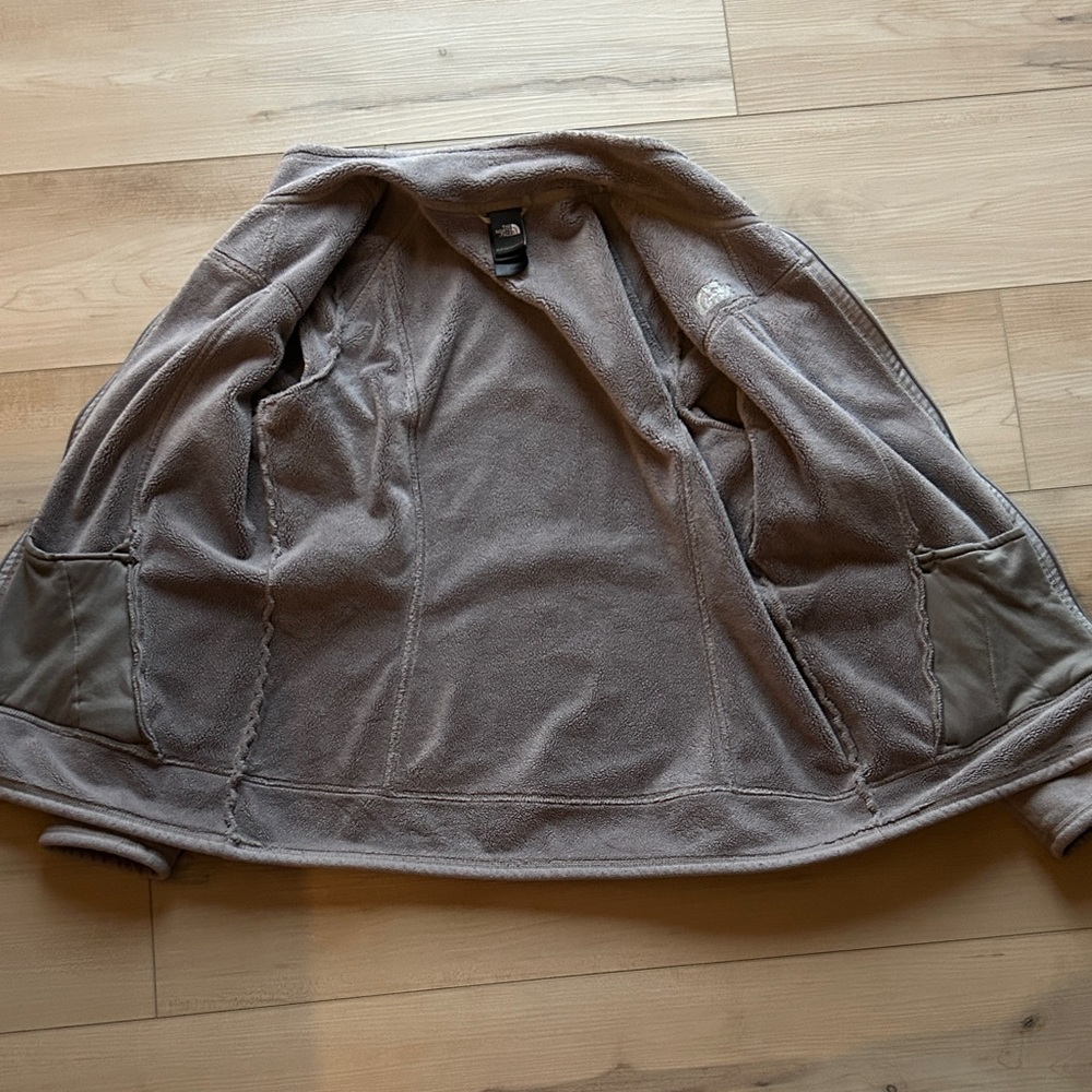 Gray North Face Lightweight Jacket - image 4